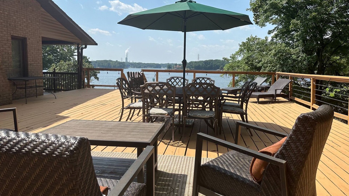 Mount Mourne House | Robyn's Nest - Lovely Lakefront Property with Expansive View
