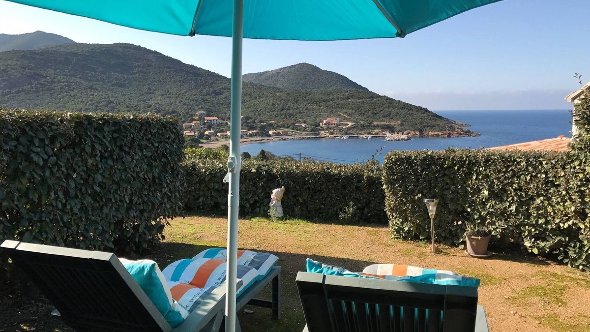Galeria Apartment | Roc A Mare Galéria apartment terrace sea view, air conditioning, wifi, quiet, beach 250m away
