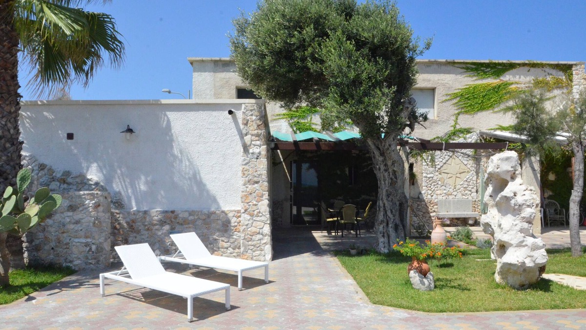 Roca Vecchia House | Roca Vecchia: Villa on the sea, with garden and veranda!