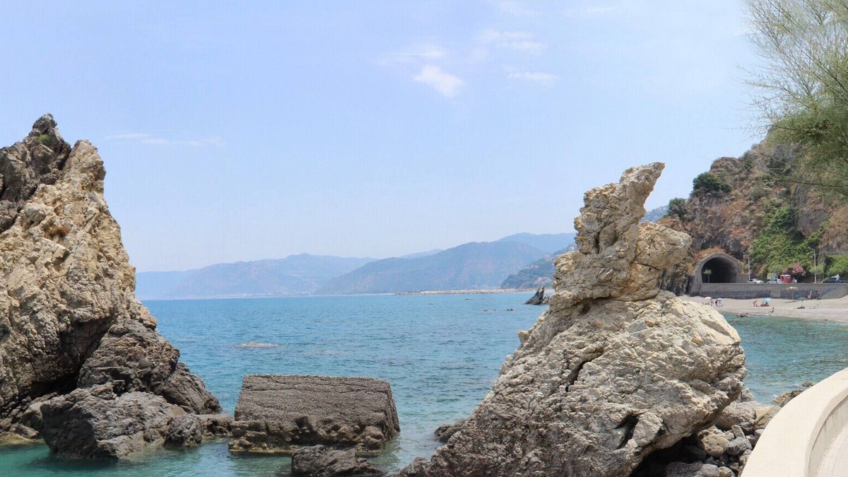 Capri Leone Apartment | Rocca Di Capri Leone: apartment/flat - 4 rooms - 5/6 persons