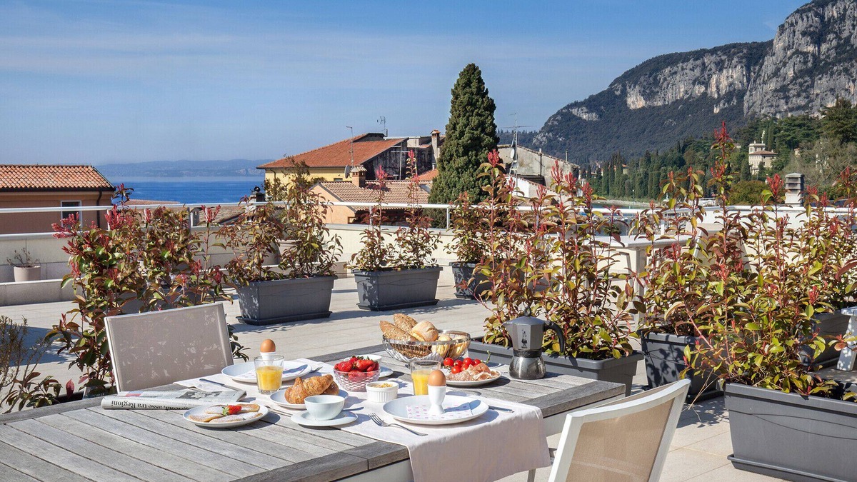 Garda Apartment | ROCCA TERRACE - only 100 meters from the lake