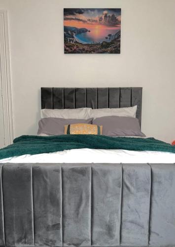 Rochdale House | Rochdale Hideaway - Huge 5 Bedroom House