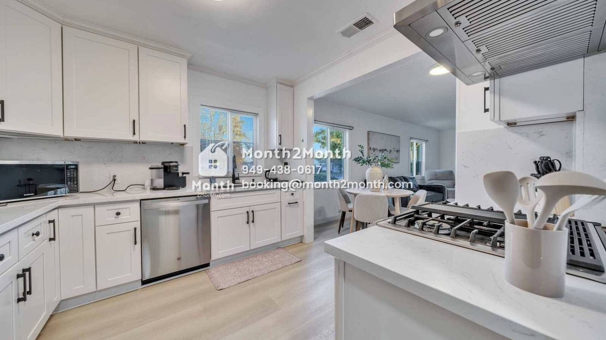 Mayflower Village House | Rochelle Retreat #42336