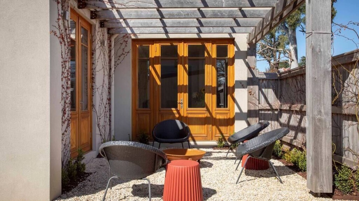 Kyneton House | Rochville - Luxe, Dog Friendly Townhouse, Kyneton