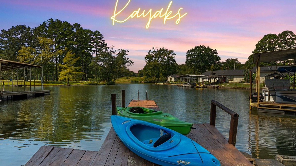 Mid America Cabin | Rock N’ Roll Lake Haus: Lakefront, Kayaks, Decks