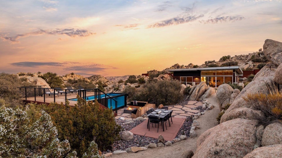 Yucca Valley House | Rock Reach House by Fieldtrip | Boulders + Views