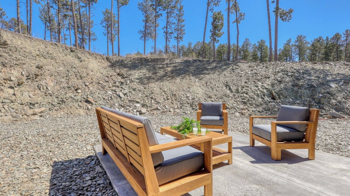 Rockerville Condo | Rockerville Gold Town Lodging #9-"Saddle Up for Luxury – A Western Stay with Modern Perks!" 15 Minutes to Mt. Rushmore