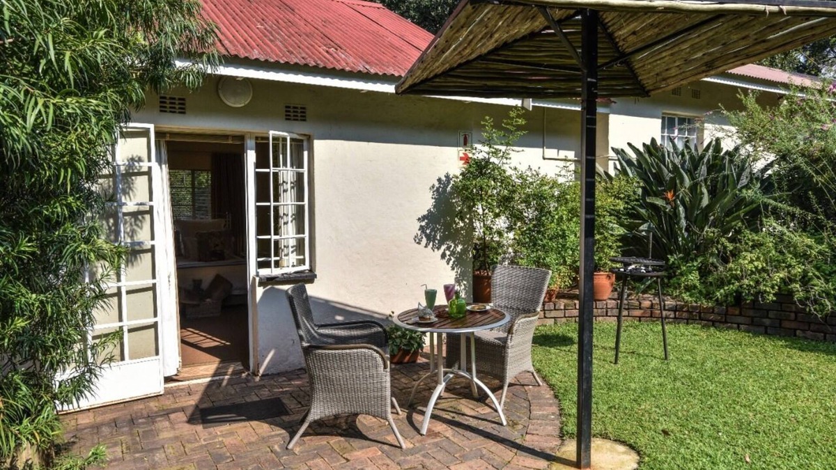 Muldersdrift House | Rockfig Cottage for 2 people with wonderful private terrace in garden!