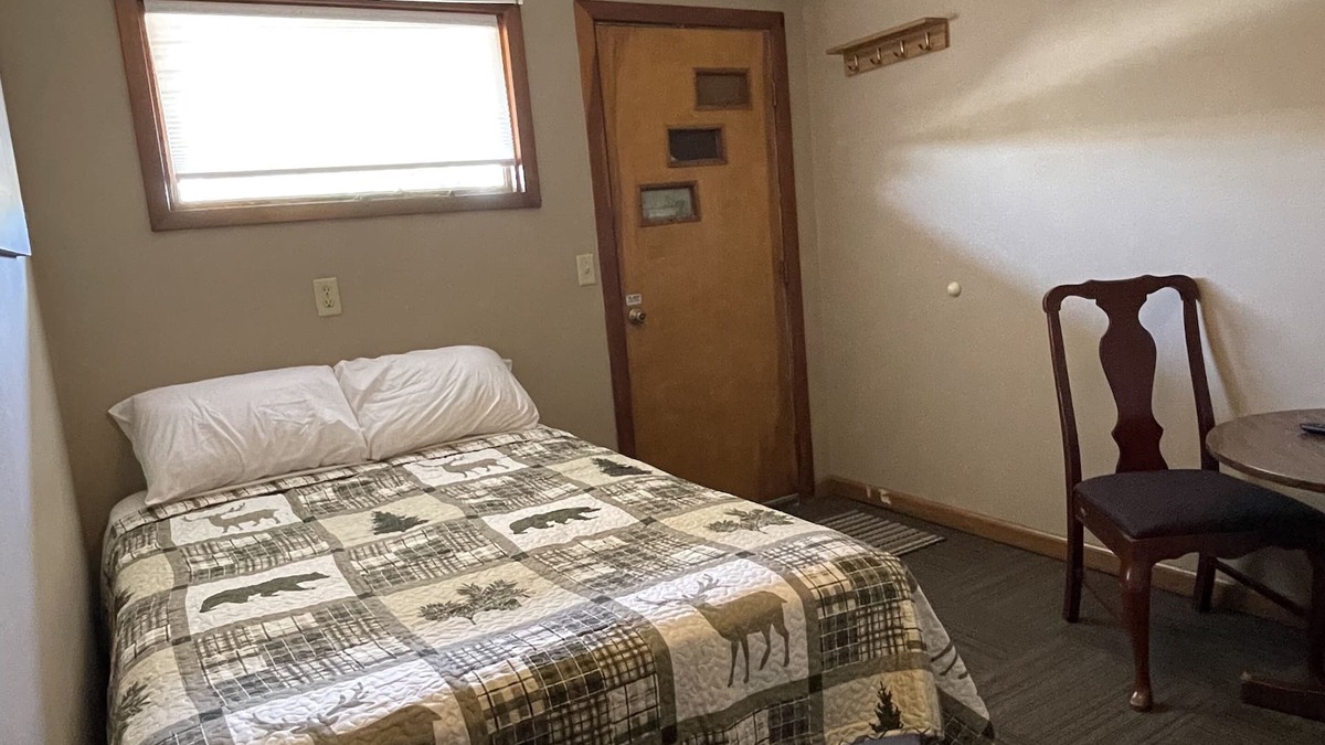 Faulkton Hotel | Rockin' E #4 - clean, updated motel room