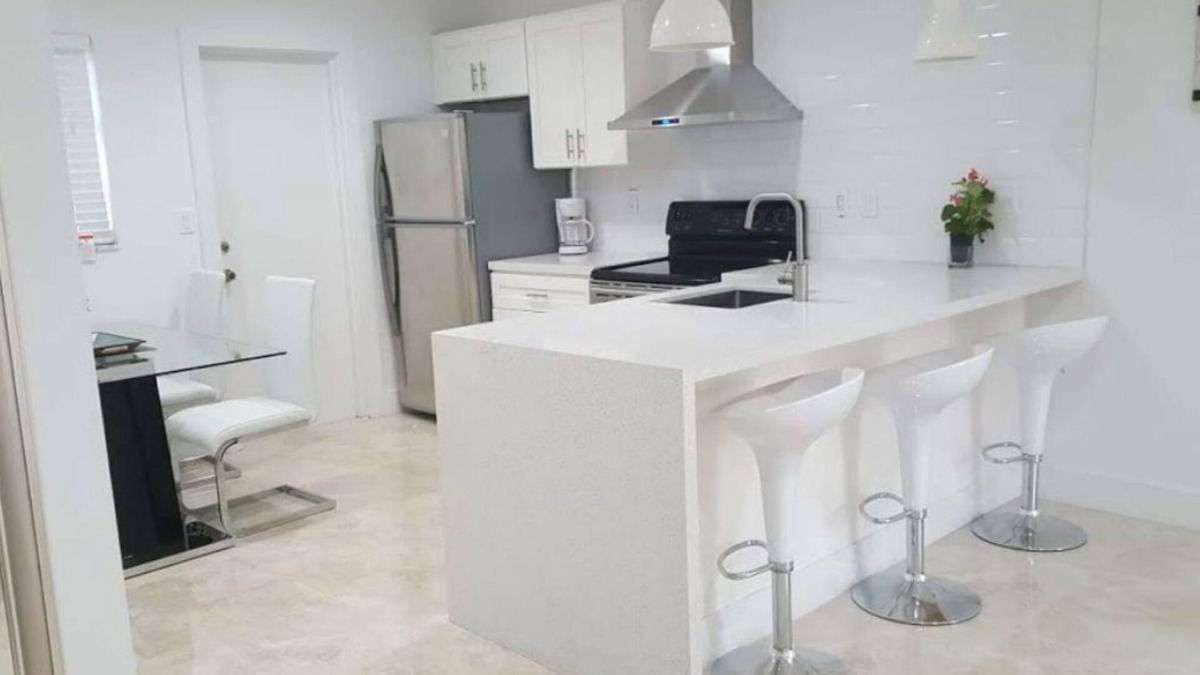 Hollywood House | ★ Rocking 2 BR Apt ★ Near Hard Rock Casino & Beach