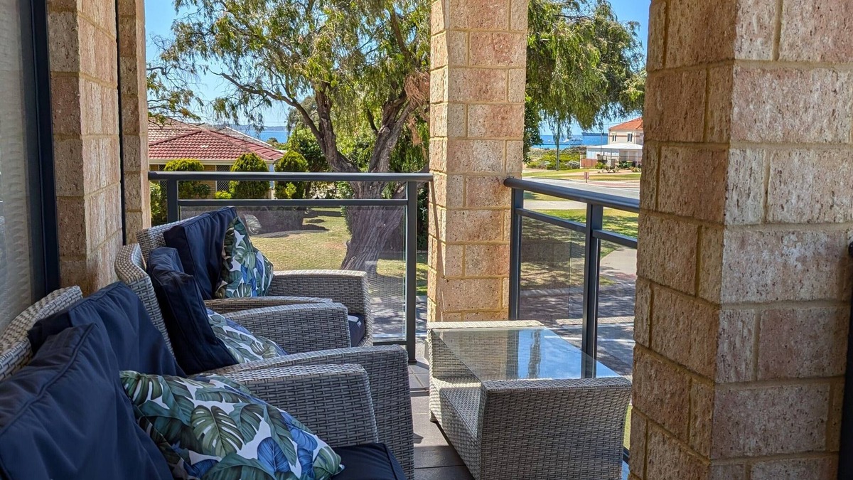 Rockingham Apartment | Rockingham Beach Townhouse - Your home away from home