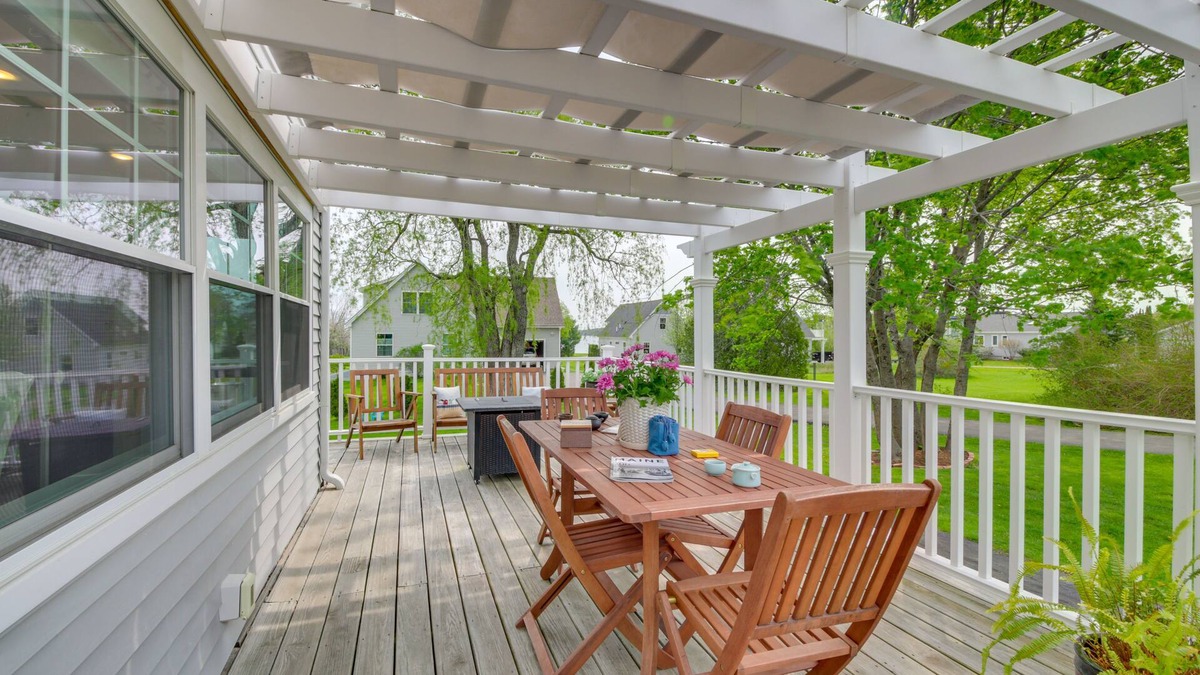 Rockland House | Rockland Home w/Deck 5 Mins to Historic Downtown!