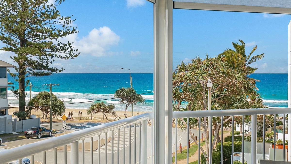 Currumbin Apartment | Rockview 9 - Currumbin Beachside - Min. 3 Night Stays!