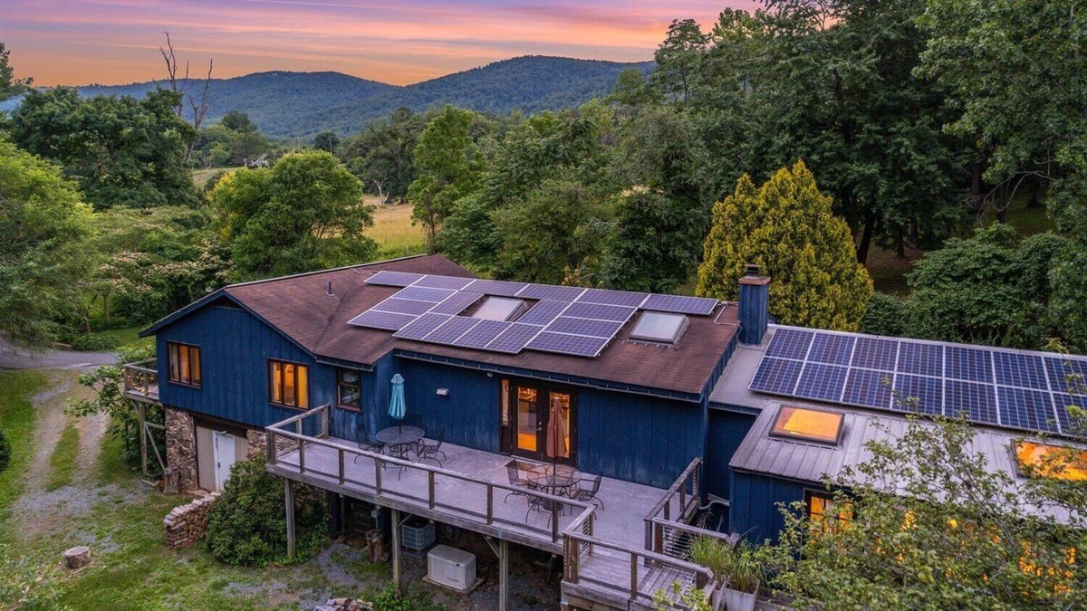 Afton House | Rockwell Ridge Inn: Walk to Veritas!