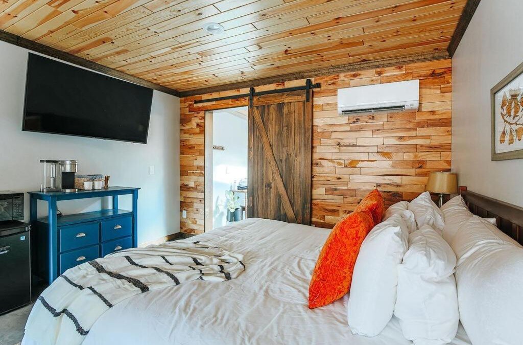 Afton Apartment | Rockwell Ridge The Chestnut Suite