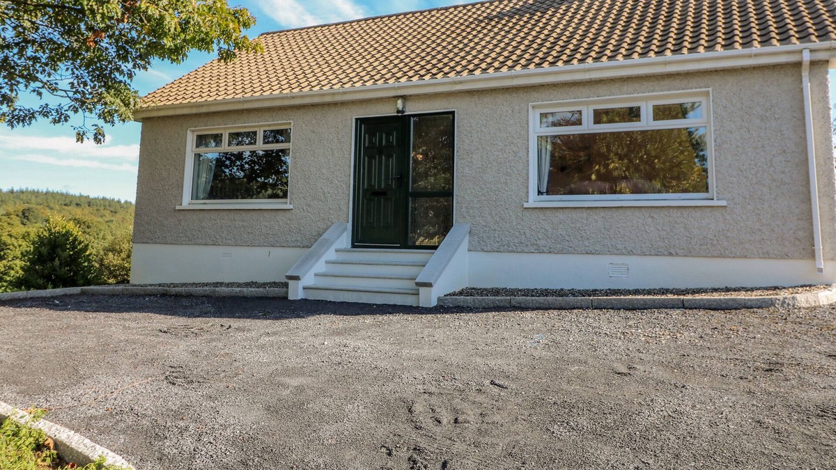 Castledockrell Cottage | ROCKWOOD COTTAGE, pet friendly in Bunclody, County Wexford