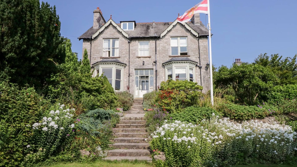 Grange-over-Sands Cottage | ROCKWOOD HOUSE, pet friendly, with a garden in Grange-Over-Sands