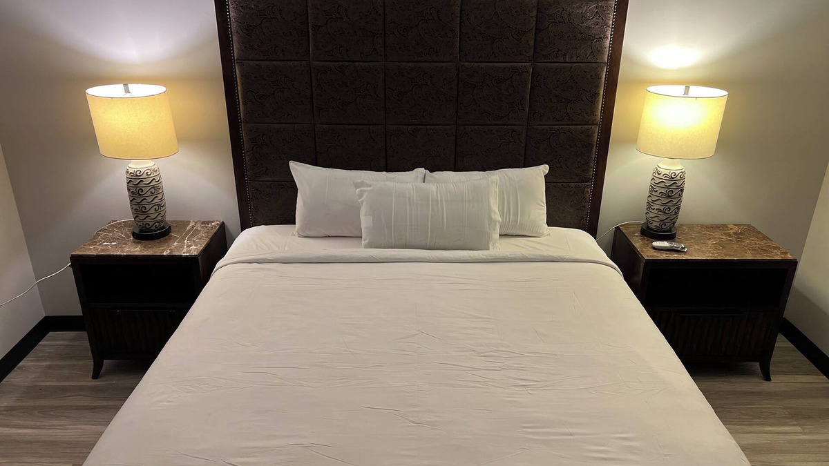 Redwood Hotel | Rocky mount motel
