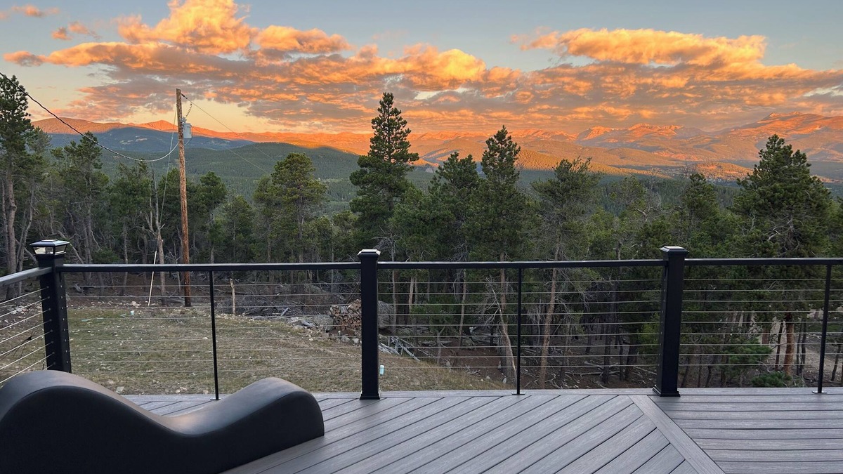Black Hawk House | Rocky Mountain 3-bedroom house with Spectacular Views! New Listing!