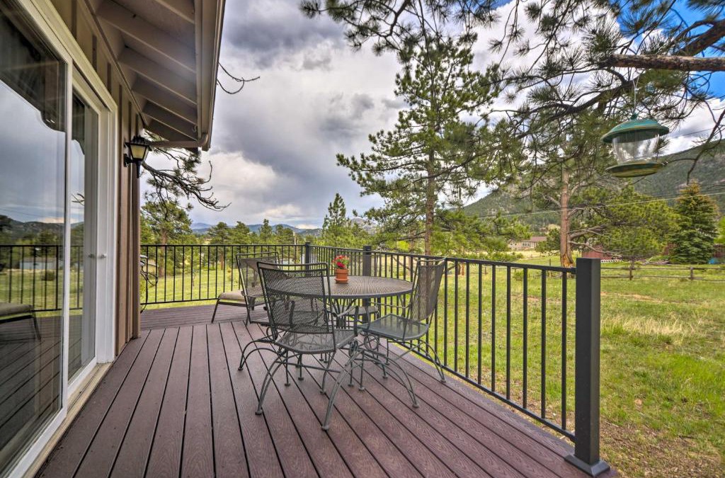 Carriage Hills House | Rocky Mountain Breezes Cabin Grill and Deck!