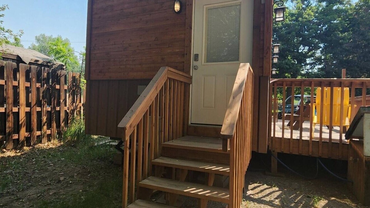 Lyons Resort | Rocky Mountain Bunkhouse – A Cozy, Riverside Escape in Lyons, CO