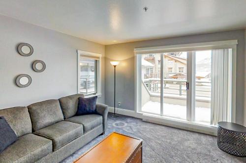Mountain Village Hotel | Rocky Mountain Lookout
