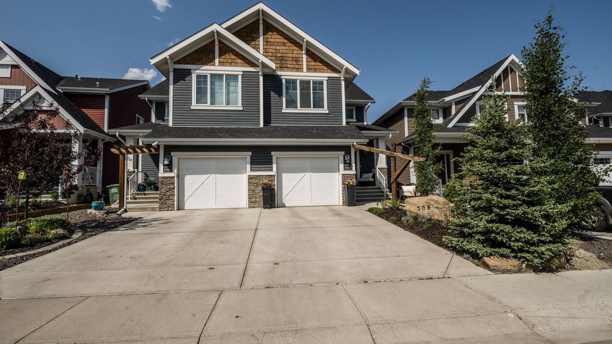 Cochrane House | Rocky View Resort.