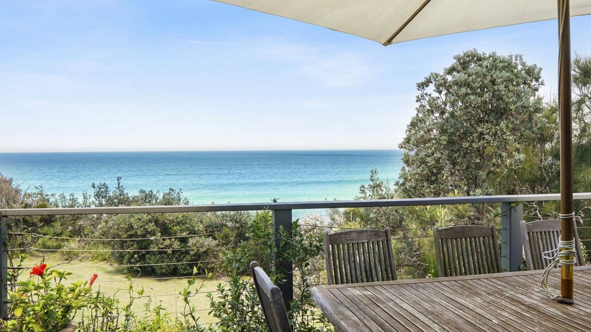 Manyana House | Rockys beach house on the waterfront