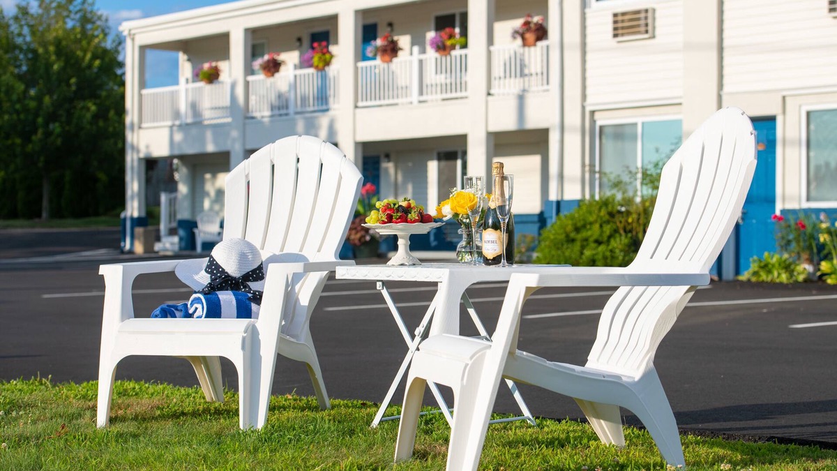 Middletown Hotel | Rodeway Inn Middletown - Newport