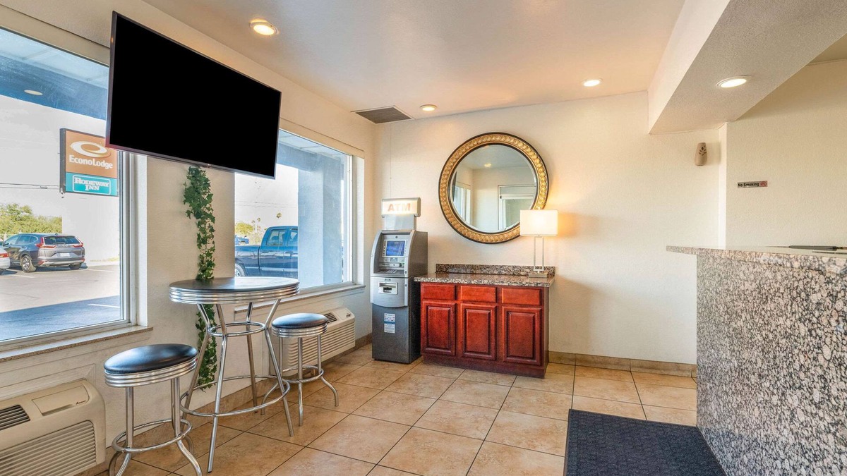 Metro North Corporate Park Hotel | Rodeway Inn Phoenix North I-17