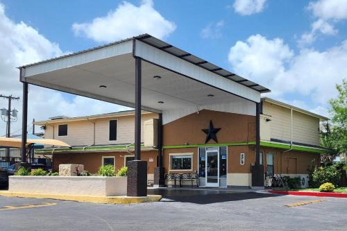West San Antonio Hotel | Rodeway Inn San Antonio Lackland AFB - SeaWorld