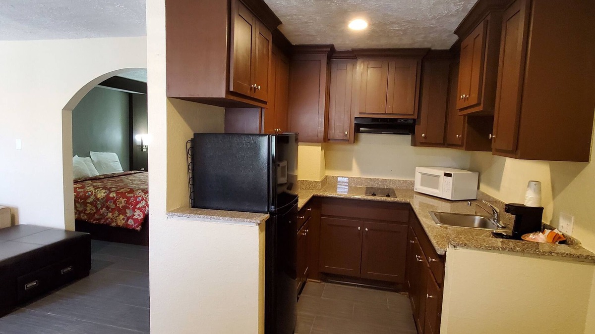 South Central Houston Hotel | Rodeway Inn & Suites Houston near Medical Center