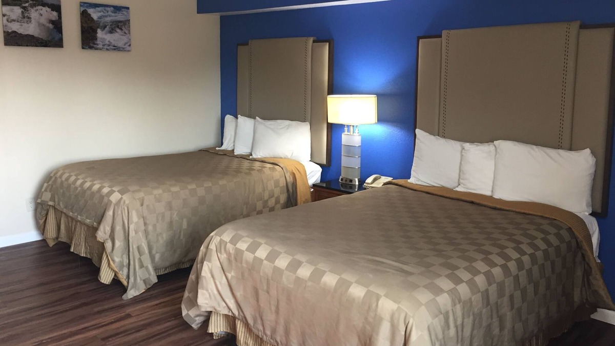 West Park Community Hotel | Rodeway Inn & Suites Bakersfield