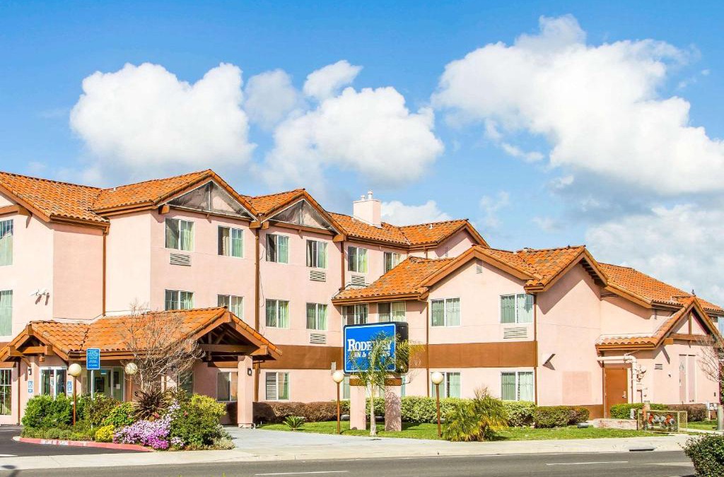 Hayward Hotel | Rodeway Inn & Suites