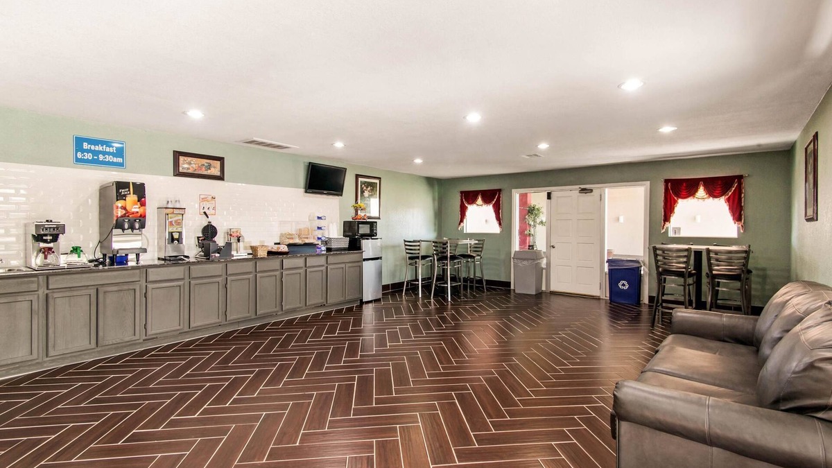 Pauls Valley Hotel | Rodeway Inn