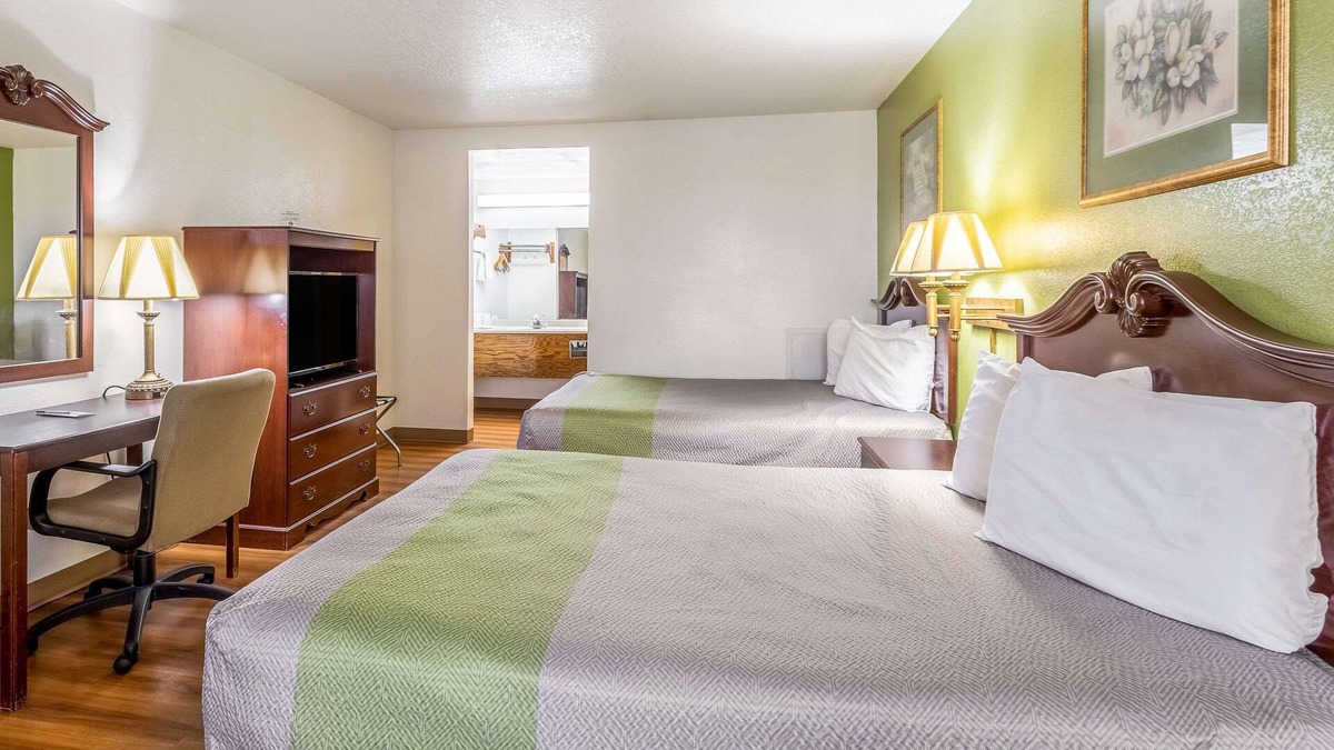 Santa Rosa Hotel | Rodeway Inn