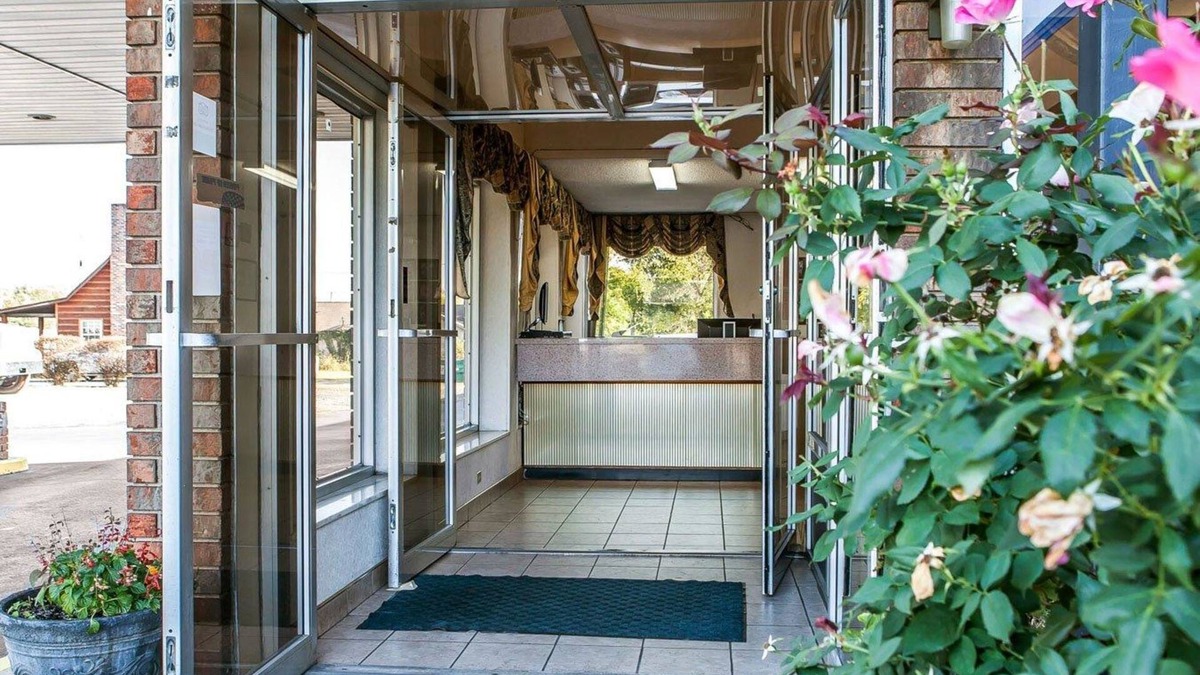 Sweetwater Hotel | Rodeway Inn