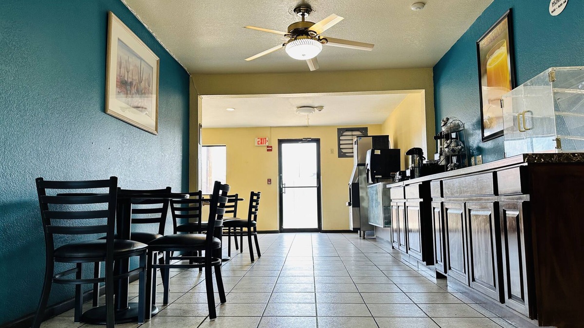 Winslow Hotel | Rodeway Inn Winslow I-40