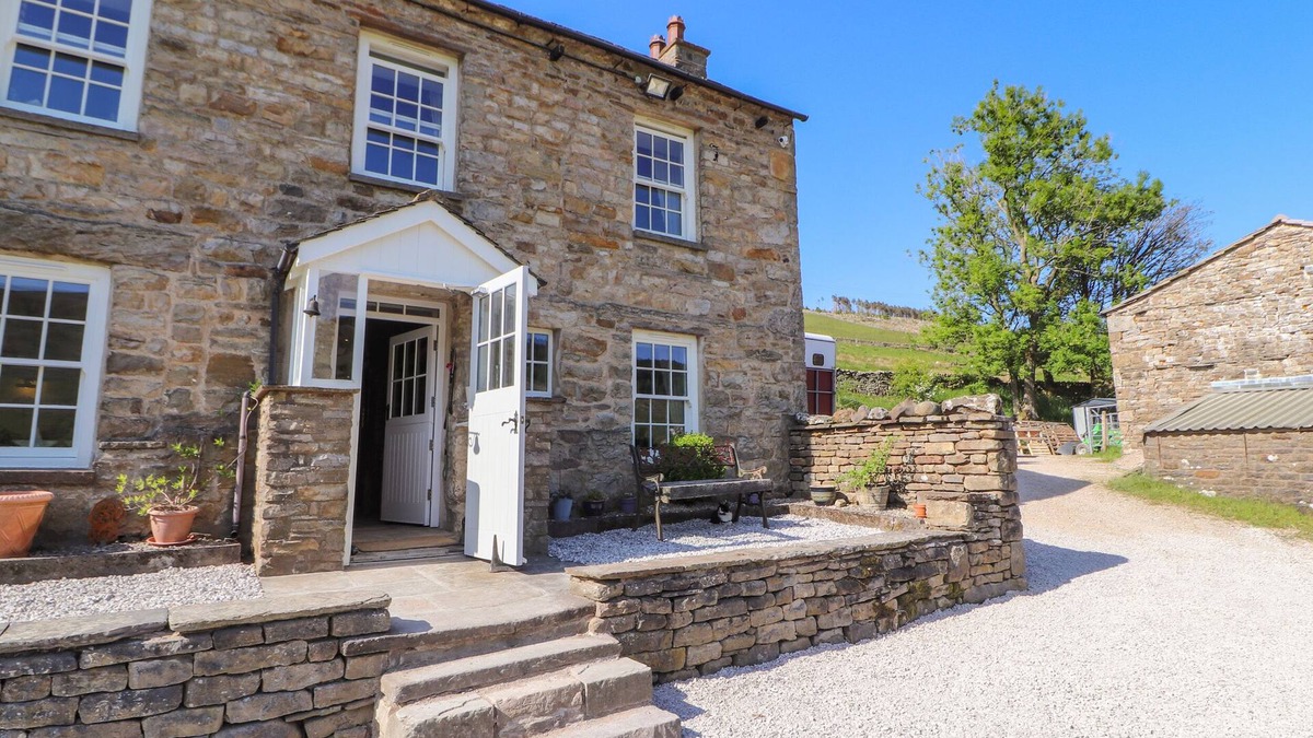 Garsdale Cottage | ROGER POT, pet friendly, with open fire in Sedbergh
