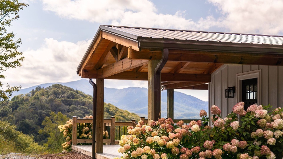 Blowing Rock House | Roll With It - Blowing Rock home with stunning views!