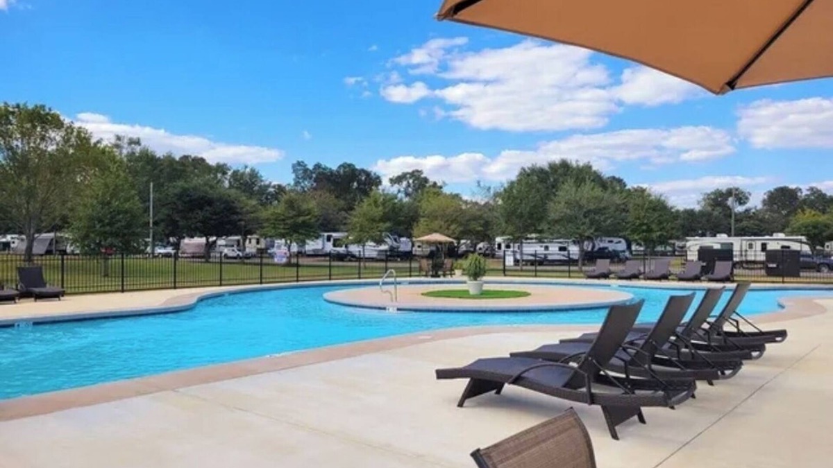 Theodore House | Rolling Getaway