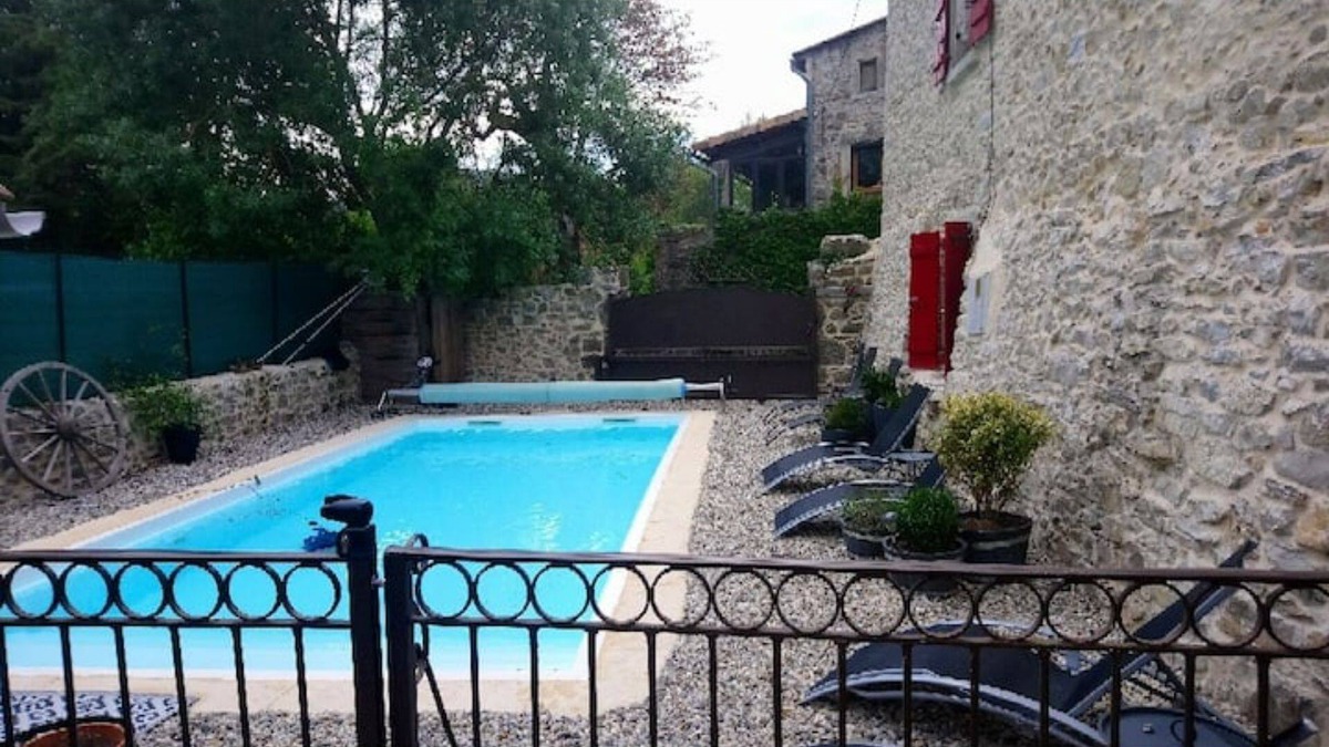 Saint-Andre-de-Cruzieres Bed & Breakfast | romantic room with balneotherapy in a vaulted stone cellar