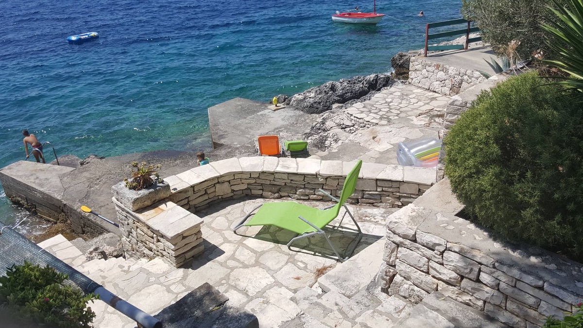 Prizba Apartment | Romantic Apartment For Two Just By The Sea