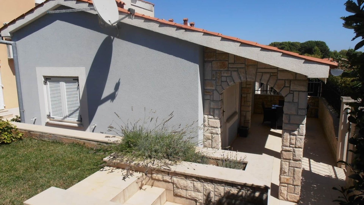 Vintijan Cottage | Romantic Apartment in a Detached House with Private Entrance