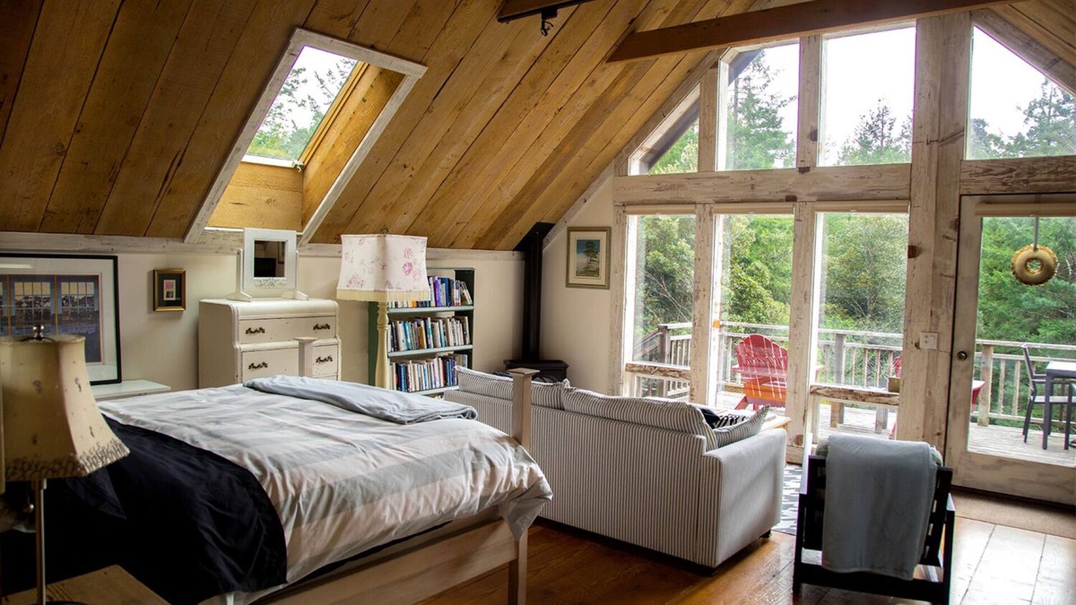 Mendocino Apartment | ROMANTIC, ARTISTS PRIVATE 'FOREST SUITE', 5 acres Redwoods, Trails, Mendo 2 mi.