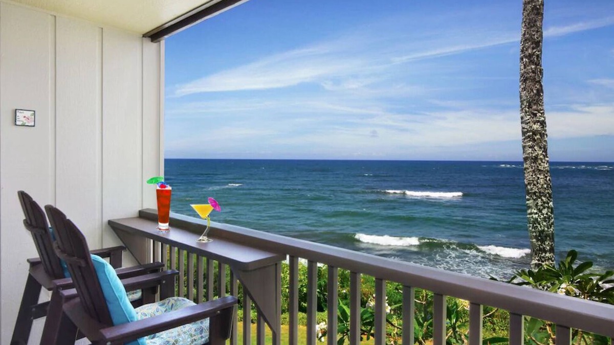 Wailua House Lots Condo | Romantic & Breathtaking Oceanfront Kauai Condo