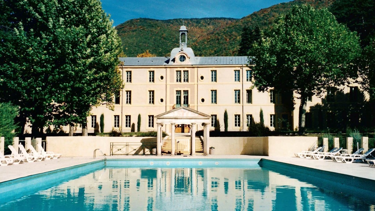 Montbrun-les-Bains Apartment | Romantic Château Stay Rhône
