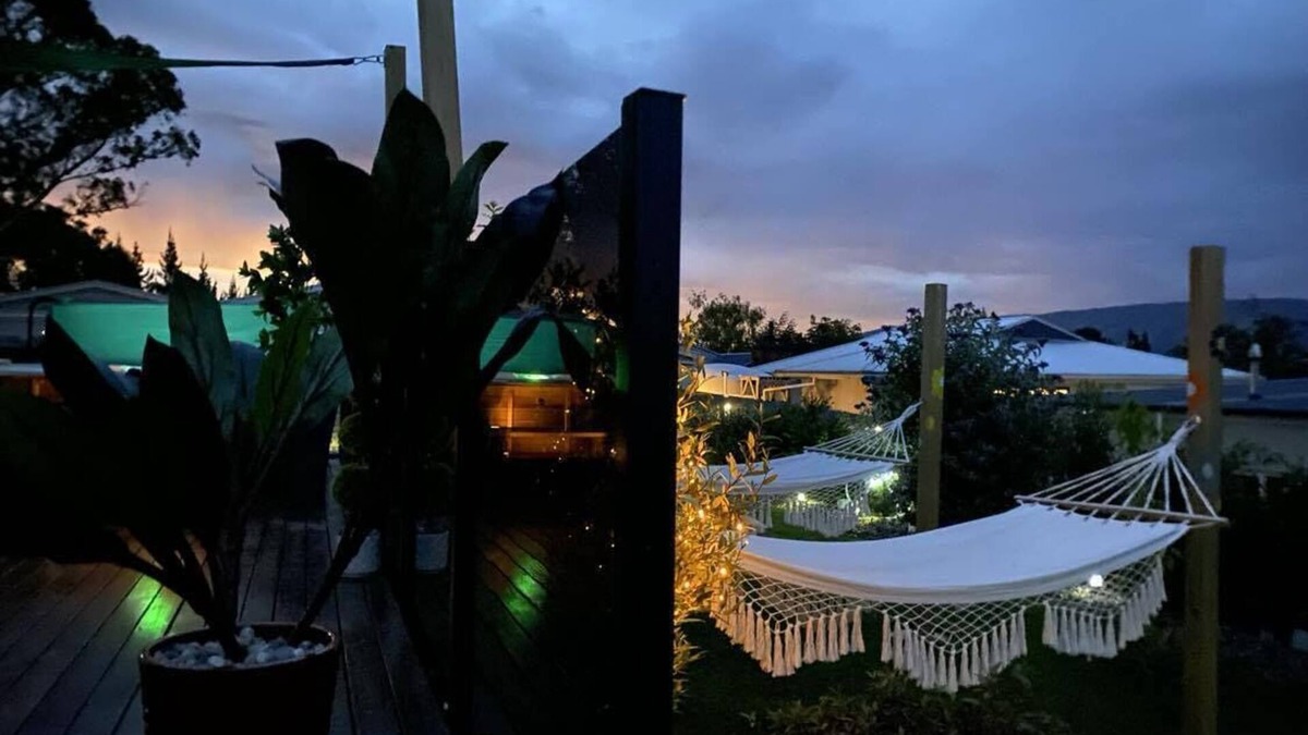 Allanton Bed & Breakfast | Romantic cottage 5 minutes from air port with stunning views