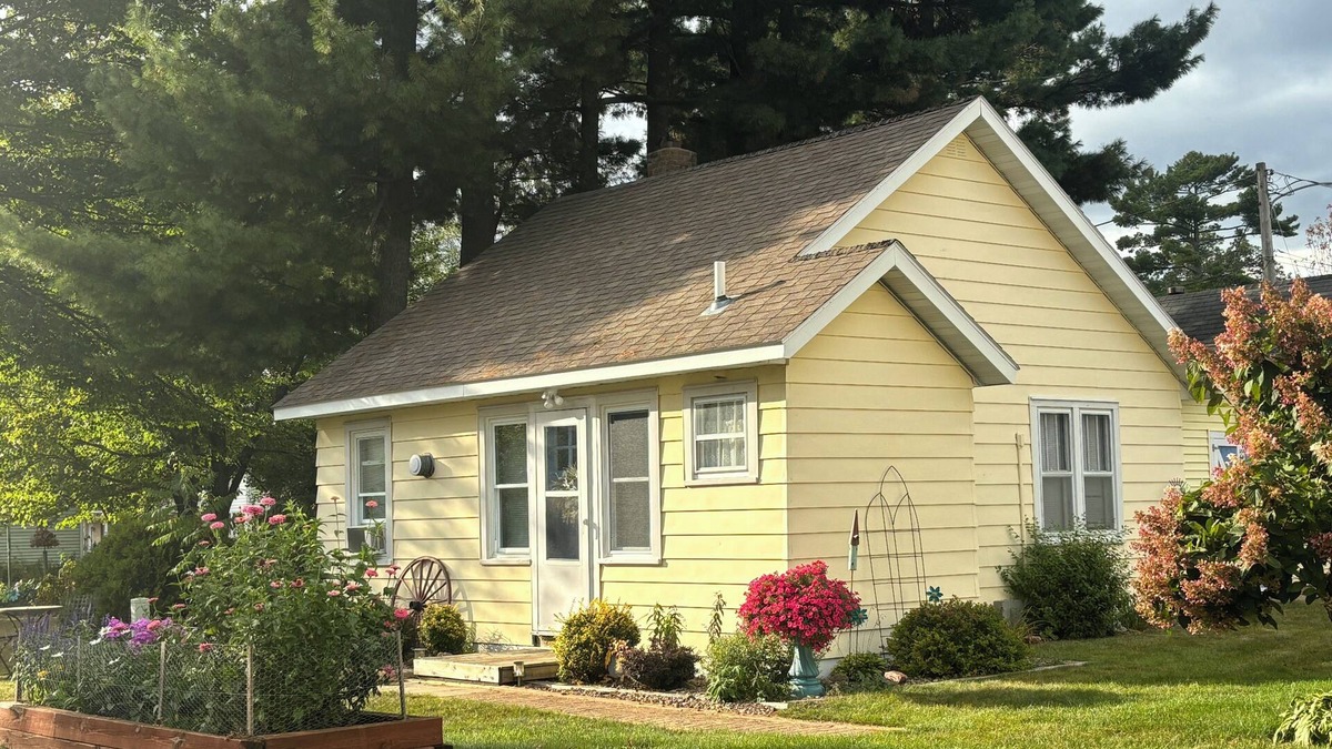 Chetek Cottage | Romantic cottage+Fall hiking, ATV+Fall wine festivals+Views of lake from dock!