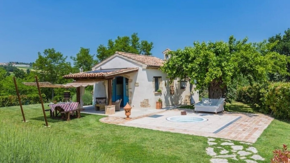Mondavio Cottage | Romantic cottage "Tulips" - Agriturismo Borgo la Rovere